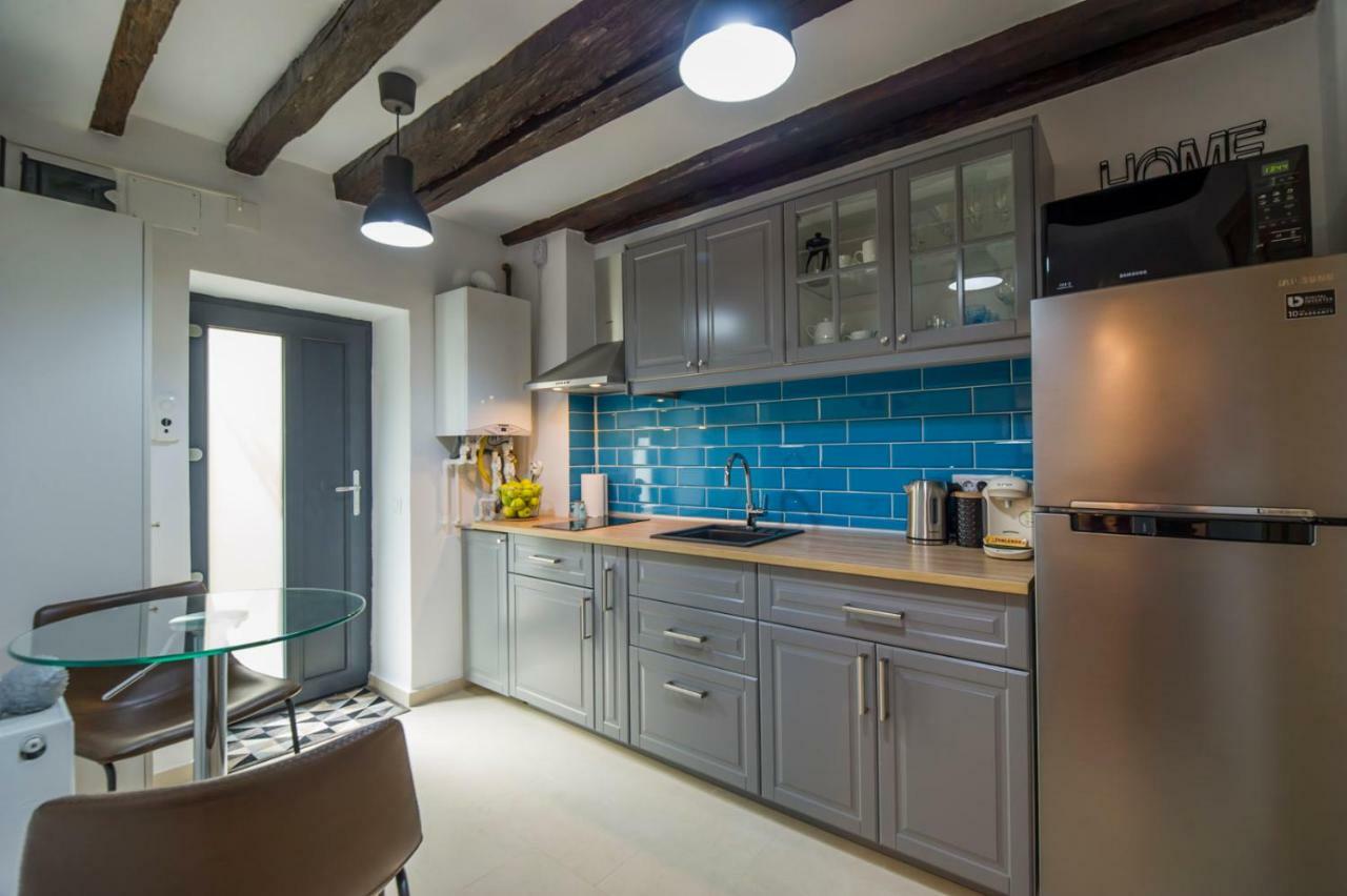 Uptown Apartment *