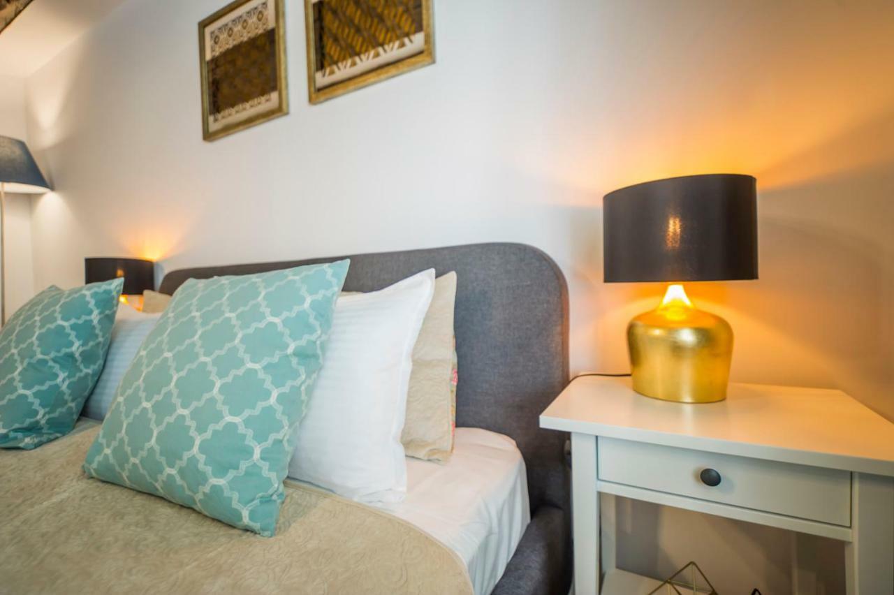 Uptown Apartment *